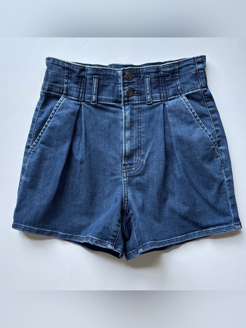 Express jean shorts midi super high-rise Sz 4 pleats 90s style 4" inseam length